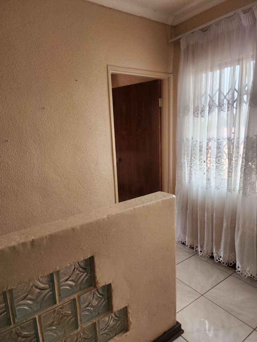 6 Bedroom Property for Sale in Manzil Park North West